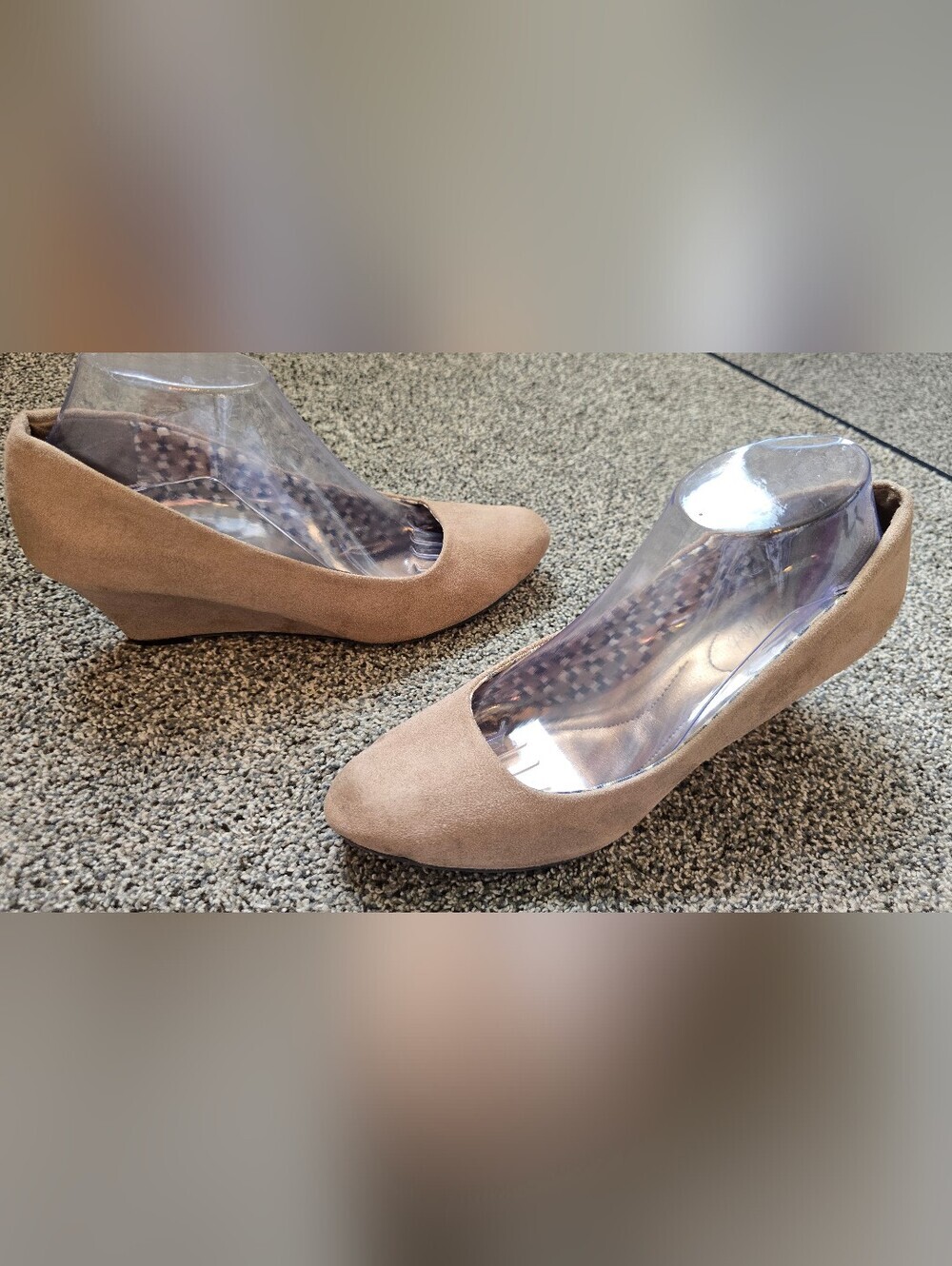 Dexflex Comfort Faux-Suede Closed-Toe Wedge Pumps Womens Size 9